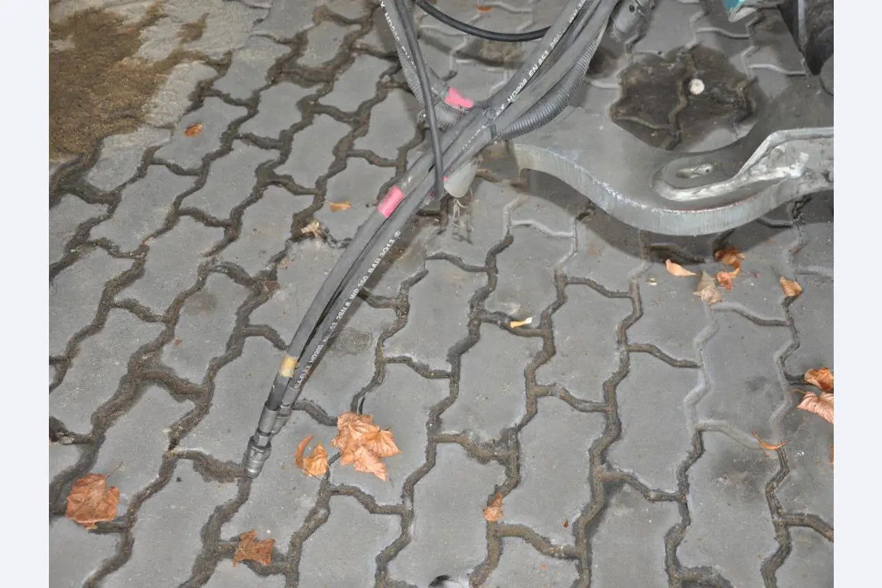 div. Kantineneinrichtung sowie Werkstattzubehör aus dem Hafenumfeld-10