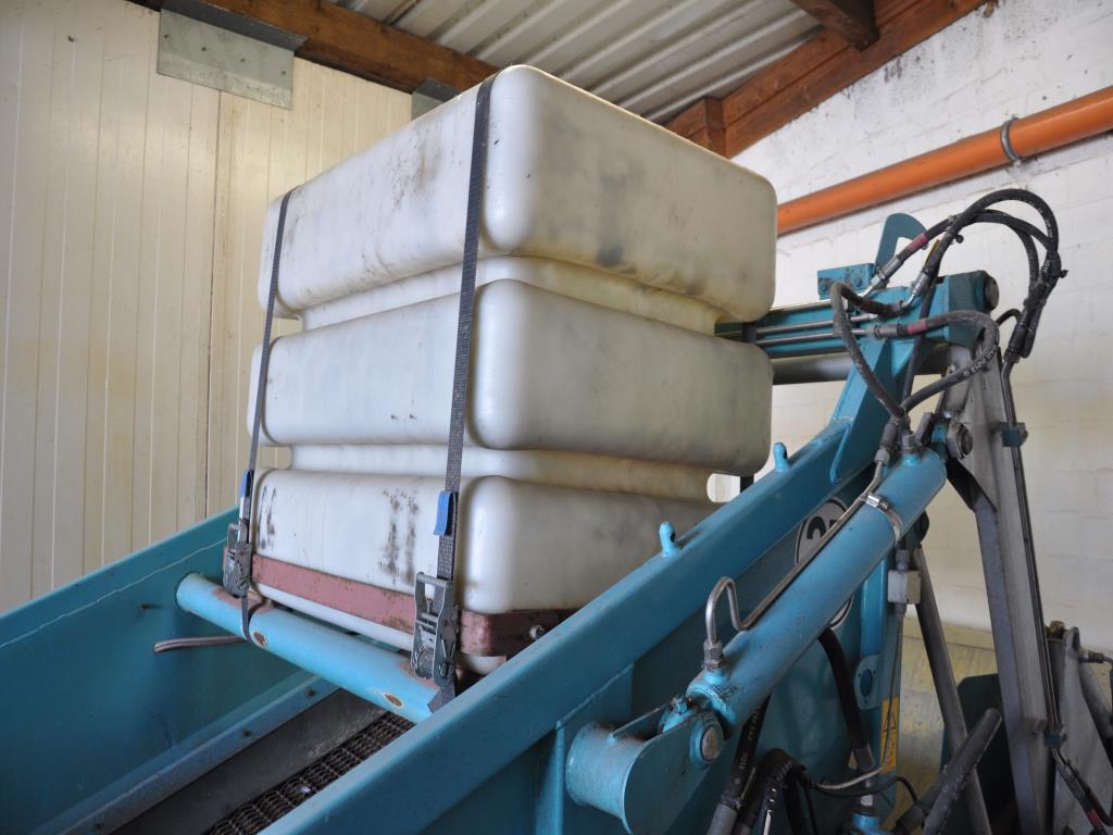 Diversos equipamentos de cantina e acessórios de oficina da zona portuária-13