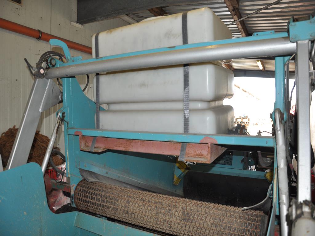 Diversos equipamentos de cantina e acessórios de oficina da zona portuária-15