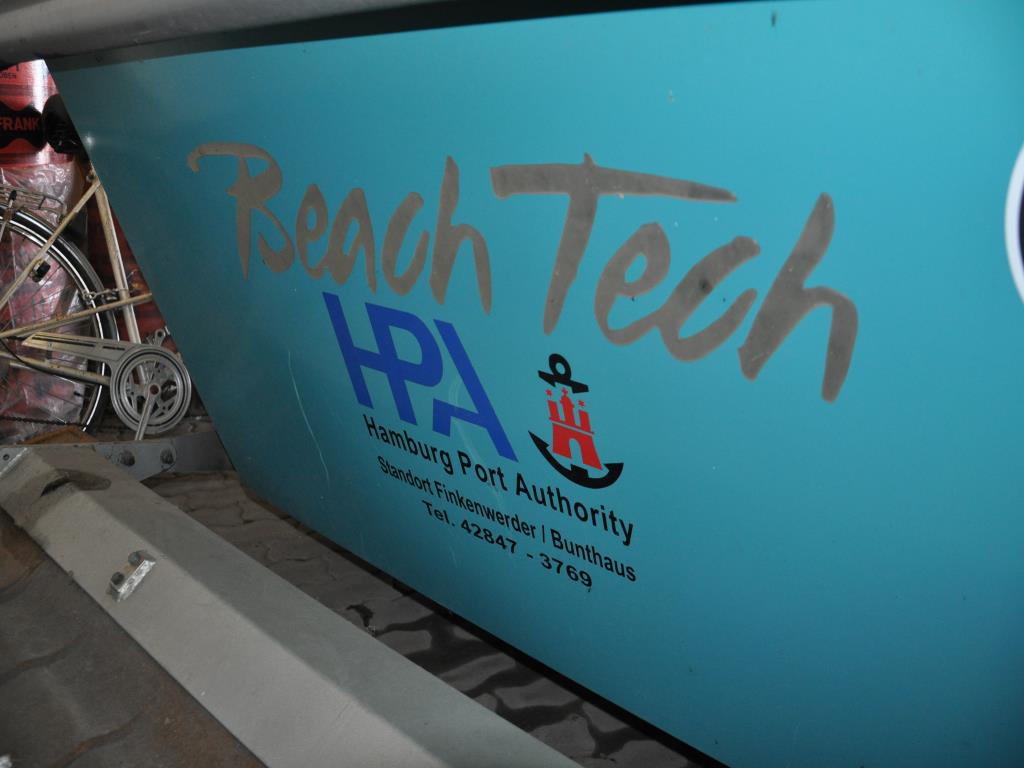 Diversos equipamentos de cantina e acessórios de oficina da zona portuária-16