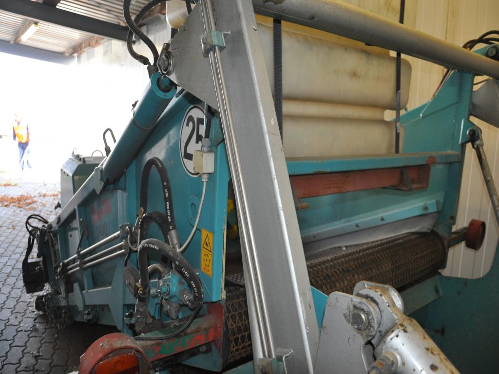 Diversos equipamentos de cantina e acessórios de oficina da zona portuária-19