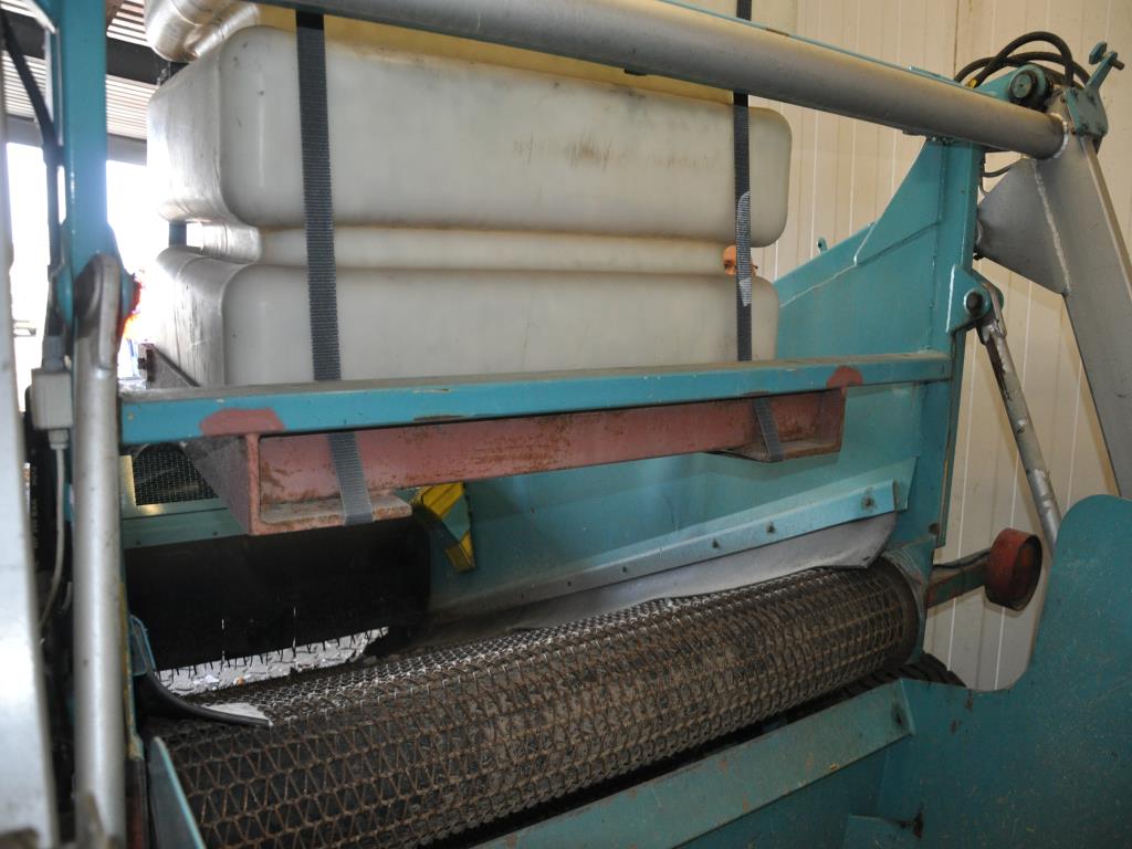 Diversos equipamentos de cantina e acessórios de oficina da zona portuária-20