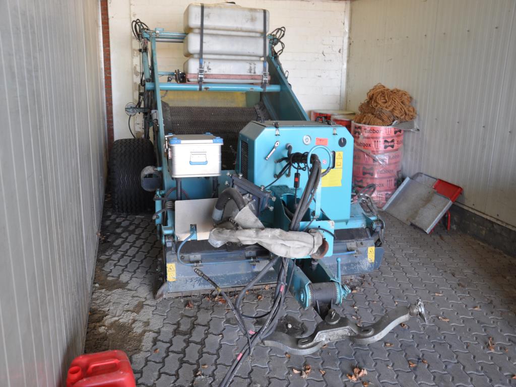 Diversos equipamentos de cantina e acessórios de oficina da zona portuária-25