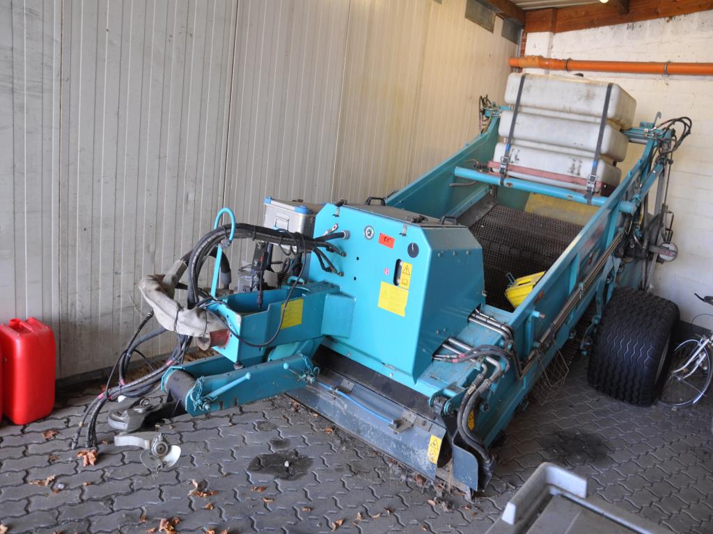 Diversos equipamentos de cantina e acessórios de oficina da zona portuária-27