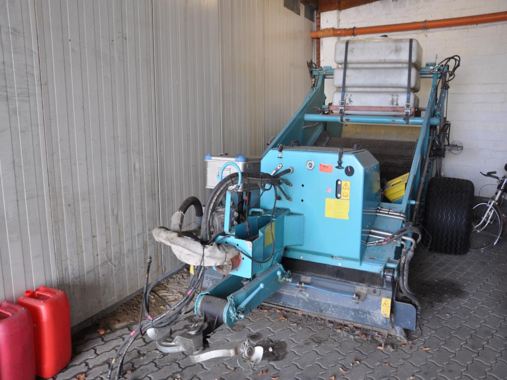 Diversos equipamentos de cantina e acessórios de oficina da zona portuária-2