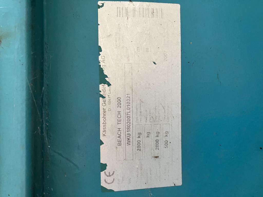 Diversos equipamentos de cantina e acessórios de oficina da zona portuária-31