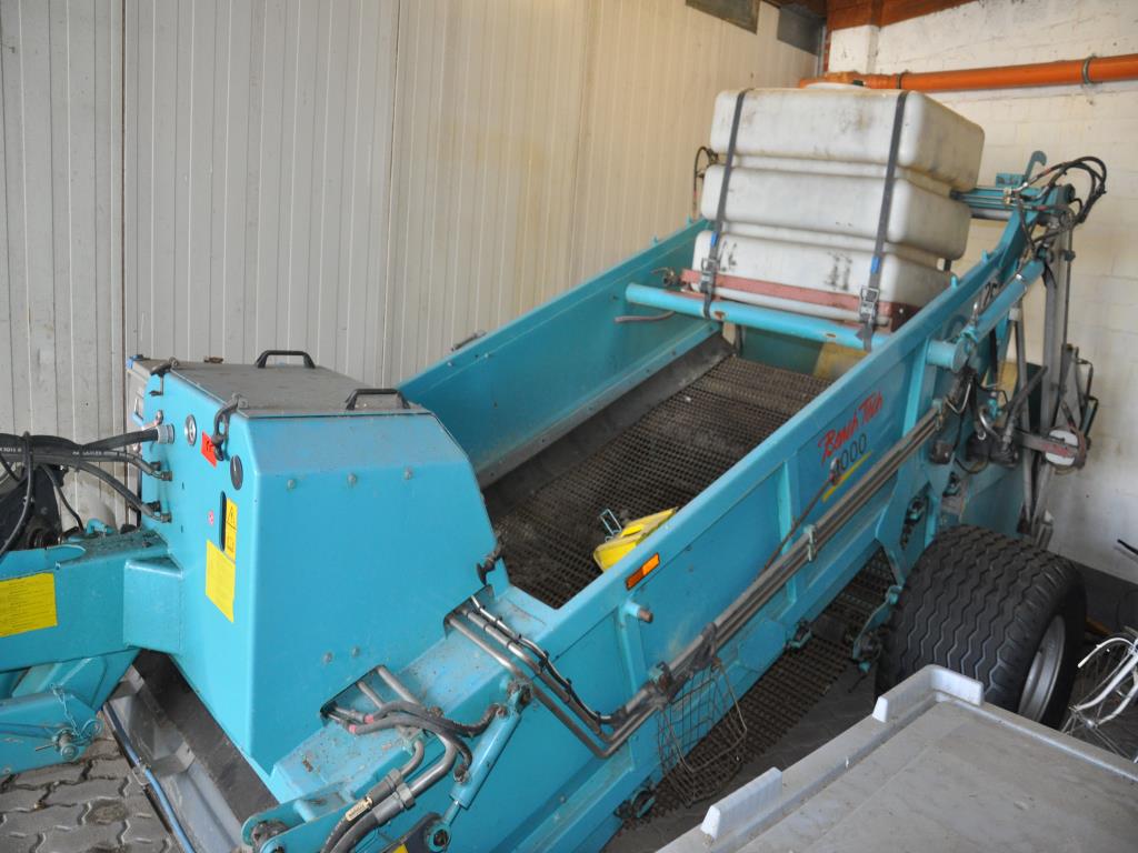 Diversos equipamentos de cantina e acessórios de oficina da zona portuária-4