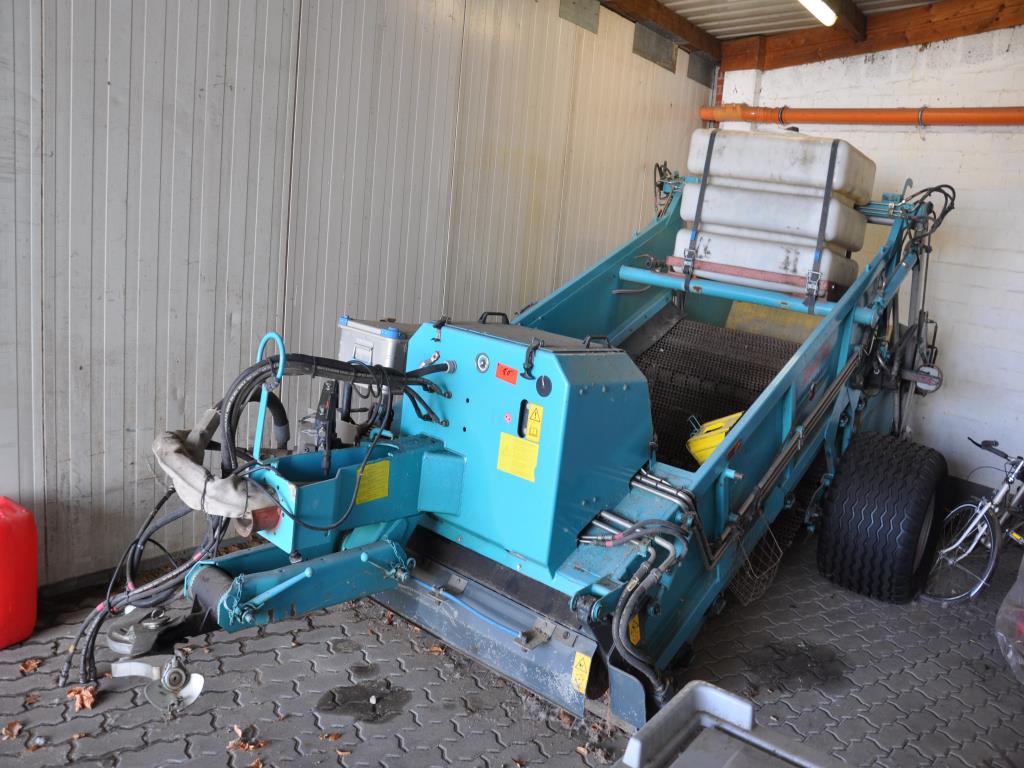 Diversos equipamentos de cantina e acessórios de oficina da zona portuária-1