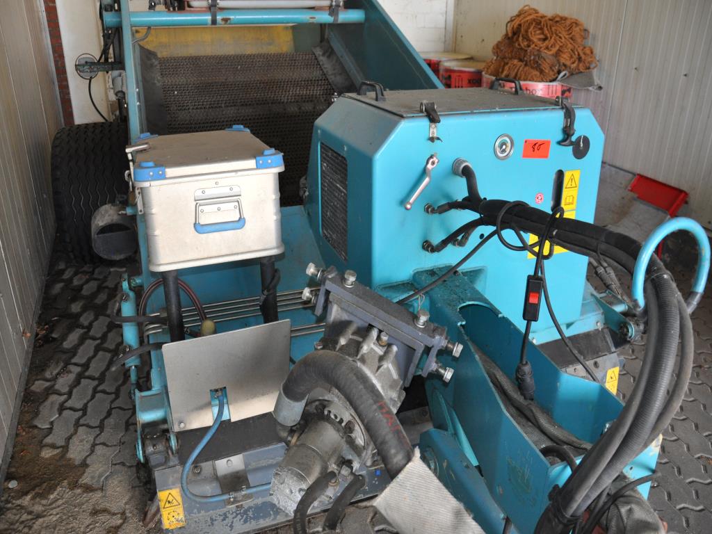 Diversos equipamentos de cantina e acessórios de oficina da zona portuária-5