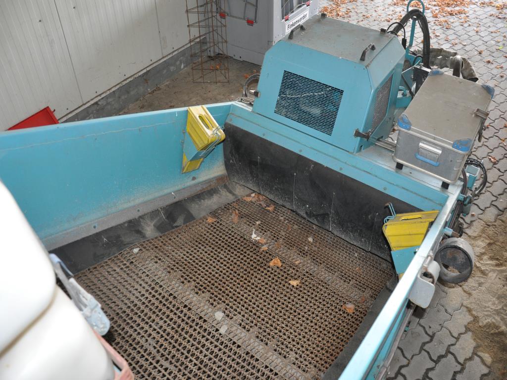 Diversos equipamentos de cantina e acessórios de oficina da zona portuária-6