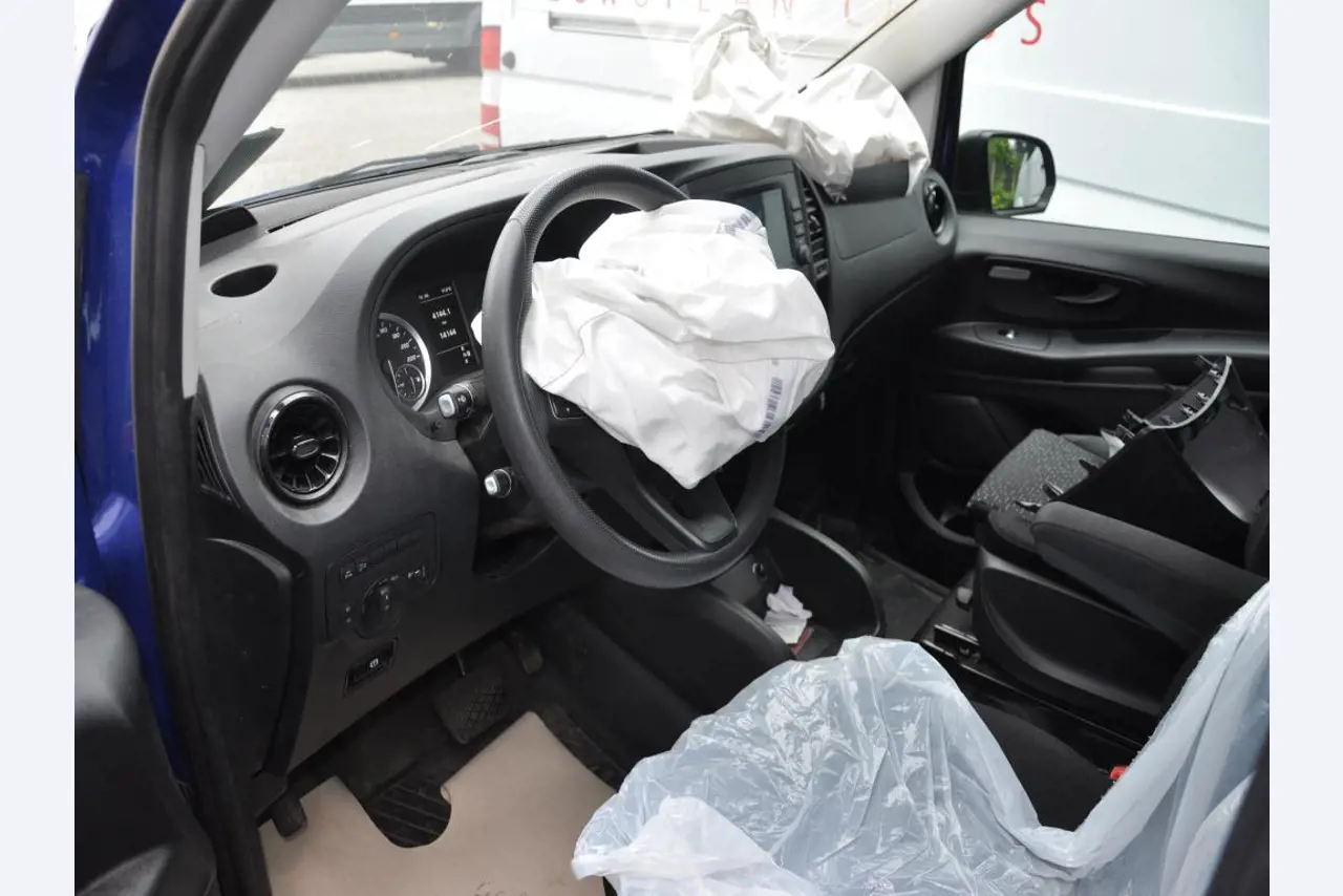 div. Kantineneinrichtung sowie Werkstattzubehör aus dem Hafenumfeld-13