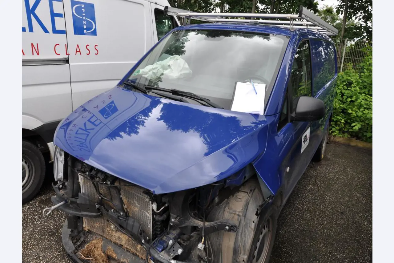 div. Kantineneinrichtung sowie Werkstattzubehör aus dem Hafenumfeld-1