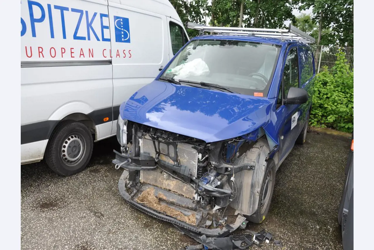 div. Kantineneinrichtung sowie Werkstattzubehör aus dem Hafenumfeld-3