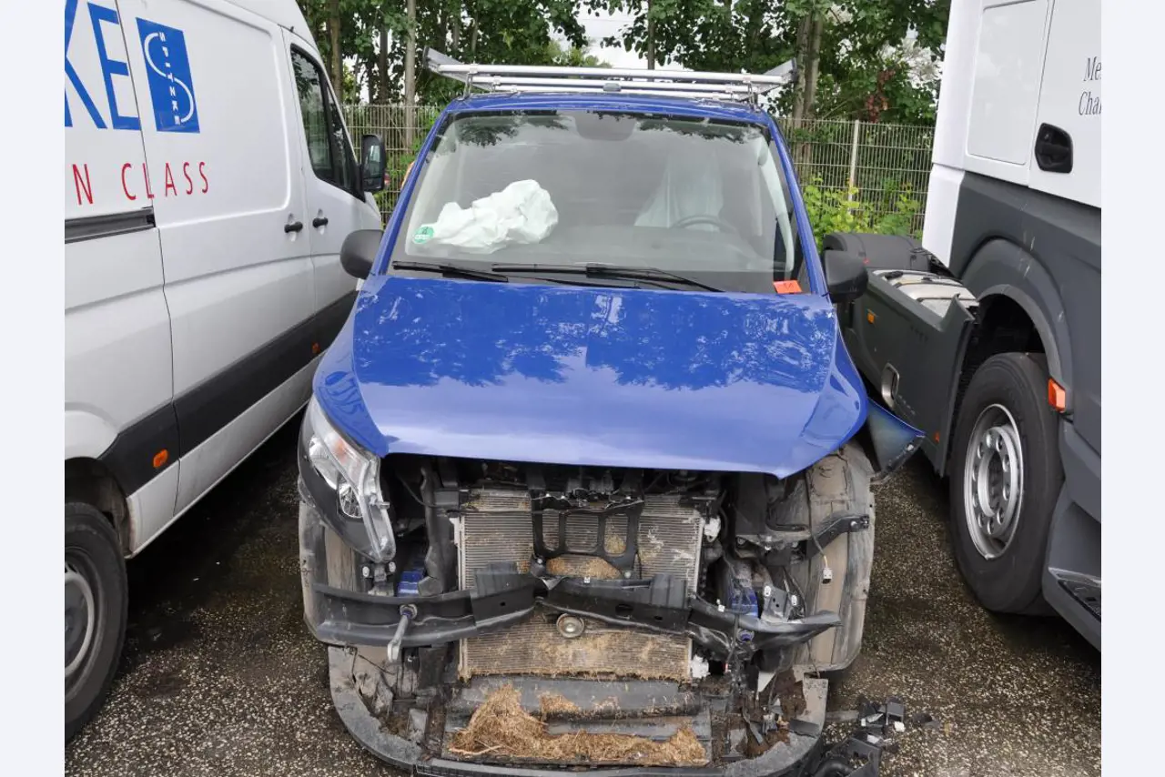 div. Kantineneinrichtung sowie Werkstattzubehör aus dem Hafenumfeld-4