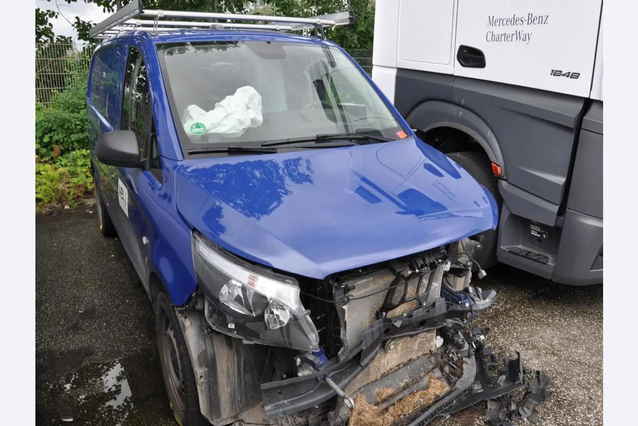 div. Kantineneinrichtung sowie Werkstattzubehör aus dem Hafenumfeld-5