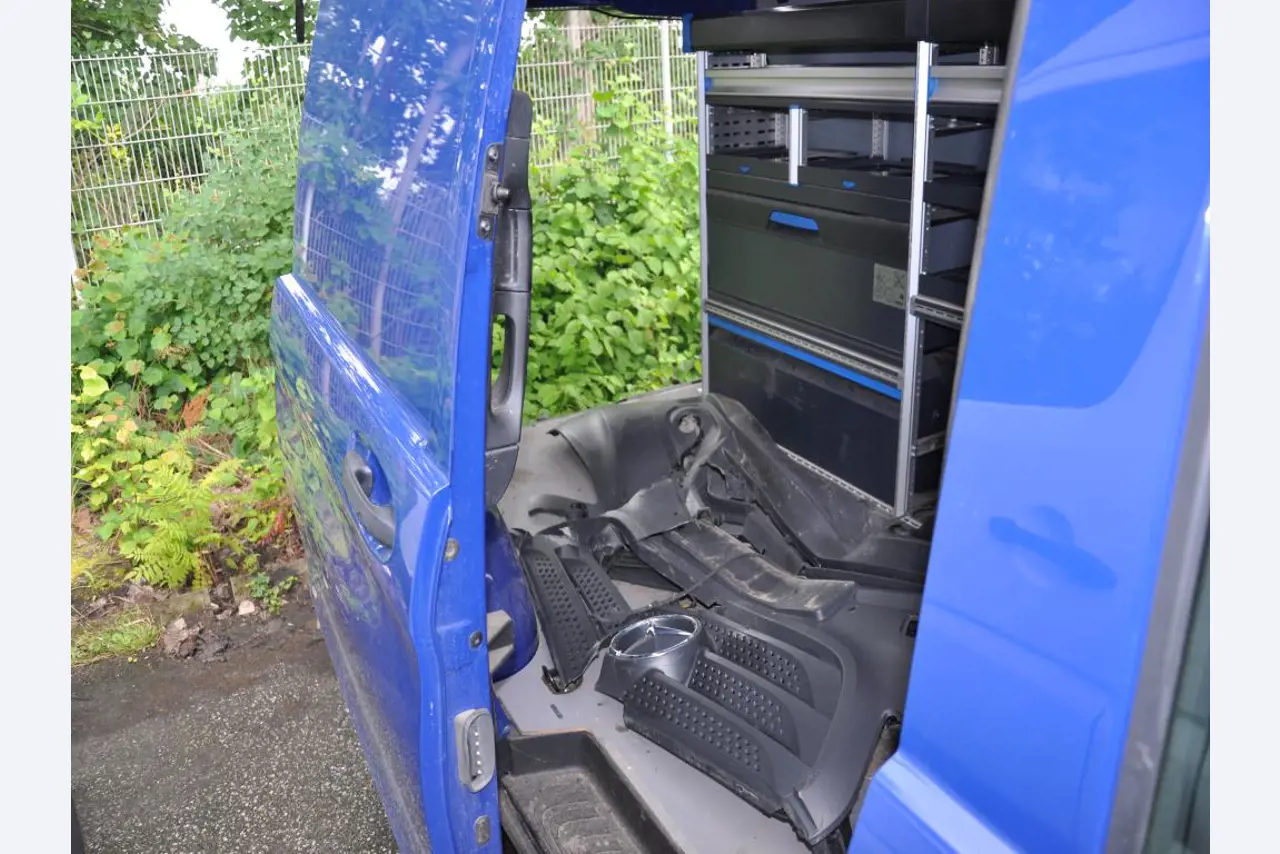 div. Kantineneinrichtung sowie Werkstattzubehör aus dem Hafenumfeld-7