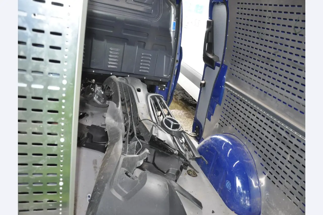 div. Kantineneinrichtung sowie Werkstattzubehör aus dem Hafenumfeld-9