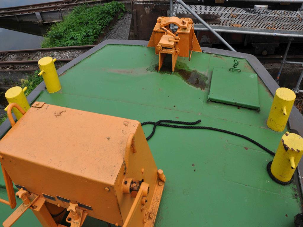 div. Kantineneinrichtung sowie Werkstattzubehör aus dem Hafenumfeld-5