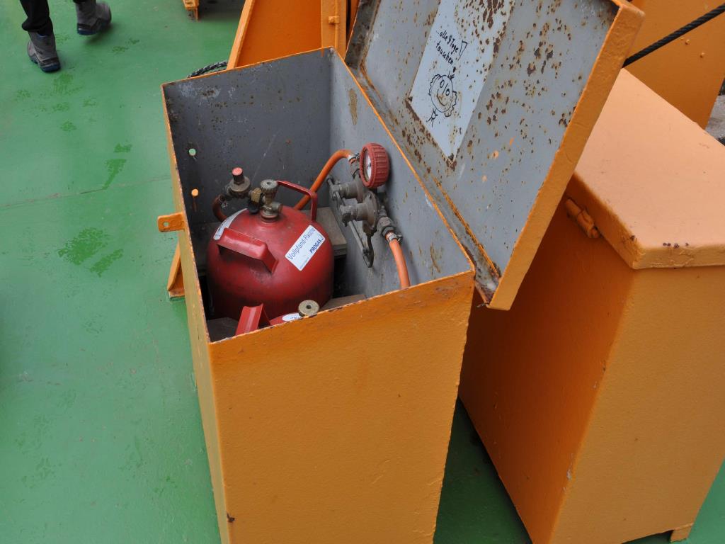 div. Kantineneinrichtung sowie Werkstattzubehör aus dem Hafenumfeld-9