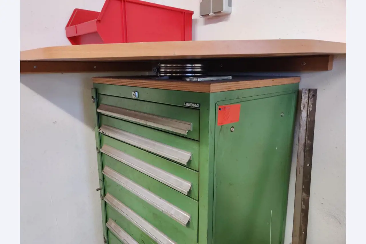 Equipos de taller y fontanería de la zona portuaria-1