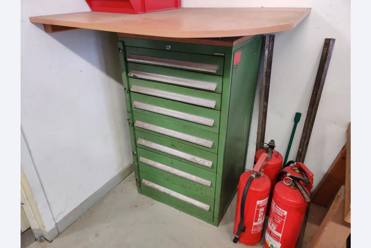 Equipos de taller y fontanería de la zona portuaria-2