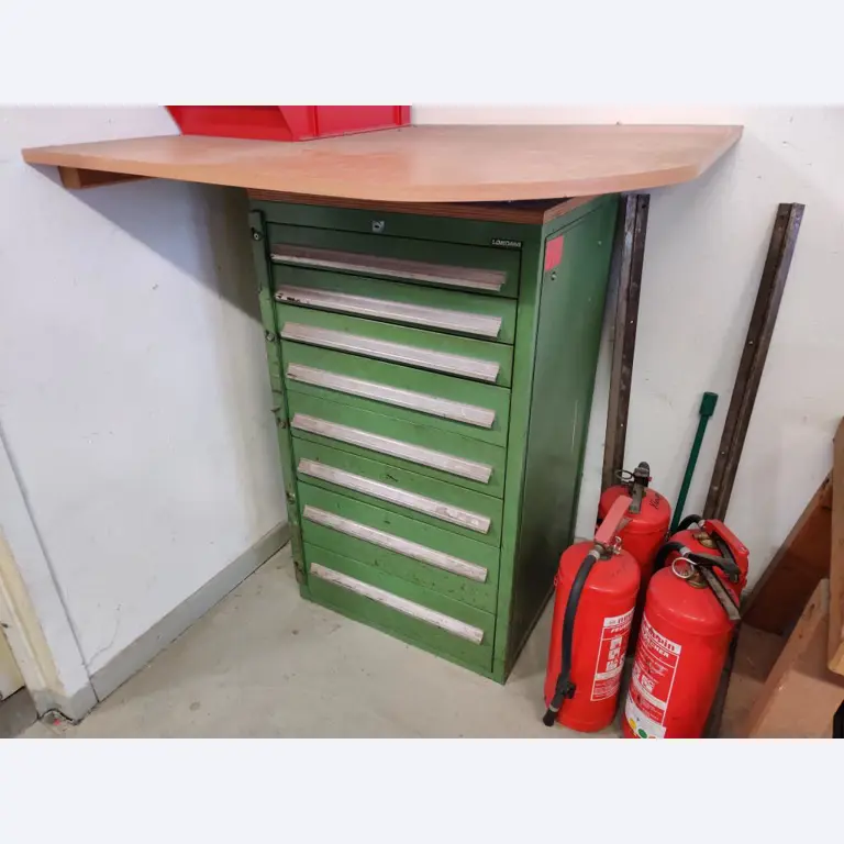 Equipos de taller y fontanería de la zona portuaria-2