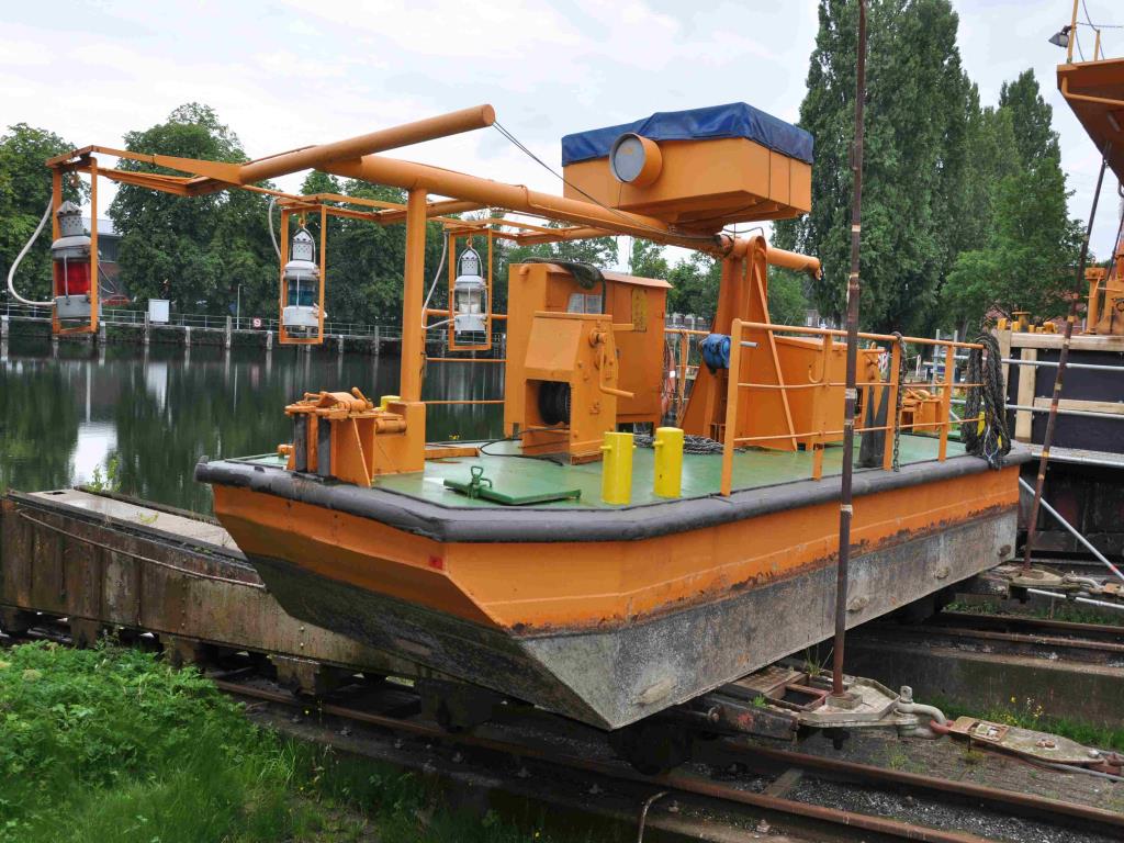 div. Kantineneinrichtung sowie Werkstattzubehör aus dem Hafenumfeld-2