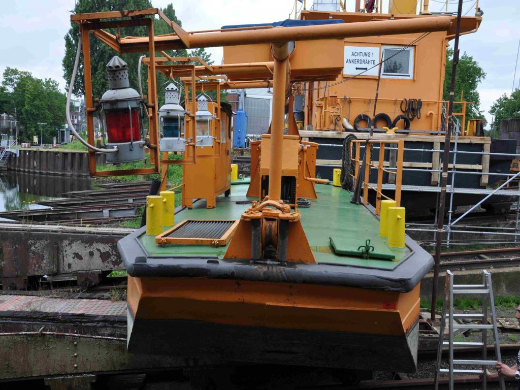 div. Kantineneinrichtung sowie Werkstattzubehör aus dem Hafenumfeld-3