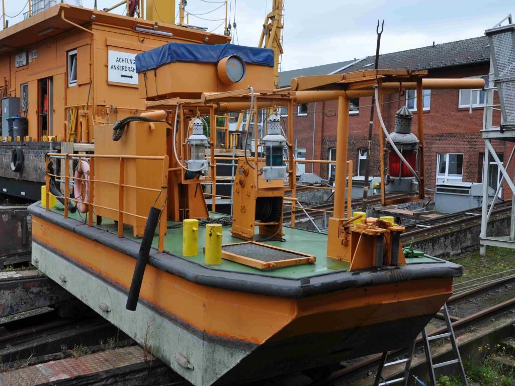 div. Kantineneinrichtung sowie Werkstattzubehör aus dem Hafenumfeld-1