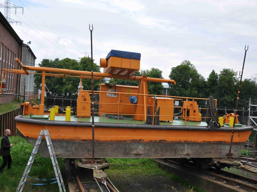 div. Kantineneinrichtung sowie Werkstattzubehör aus dem Hafenumfeld-4