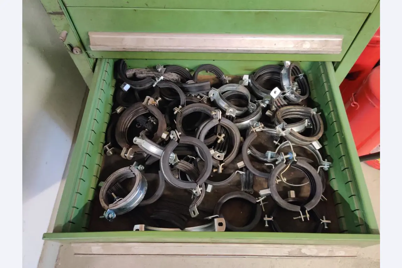 Equipos de taller y fontanería de la zona portuaria-9