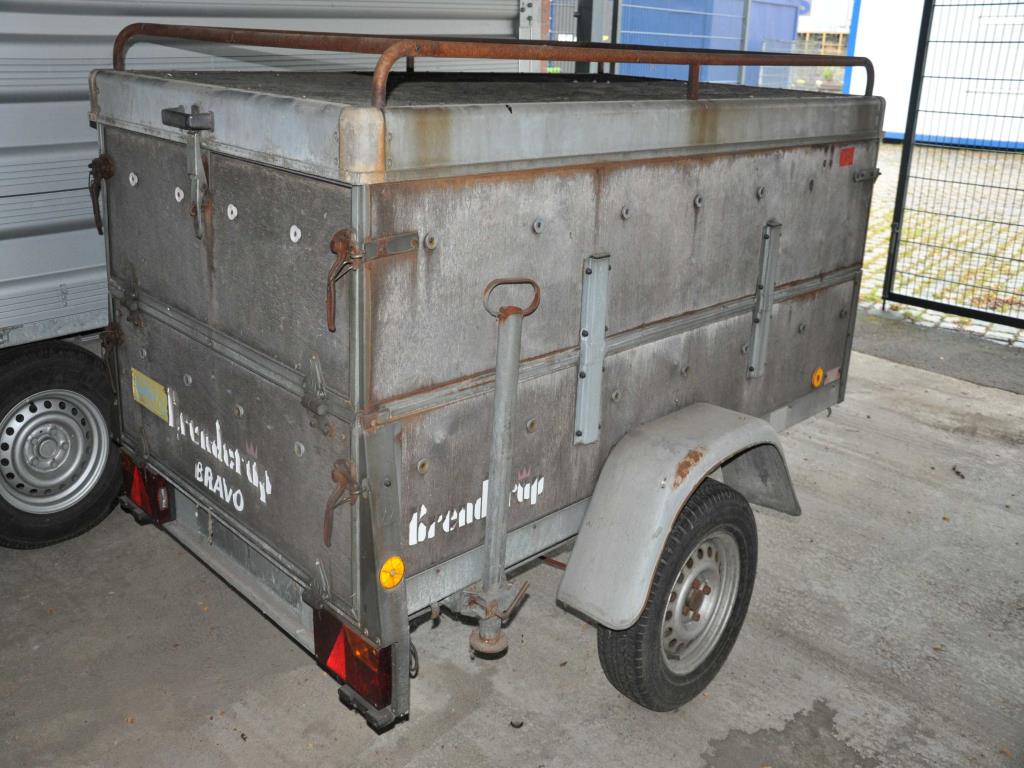 Equipos de taller y fontanería de la zona portuaria-2