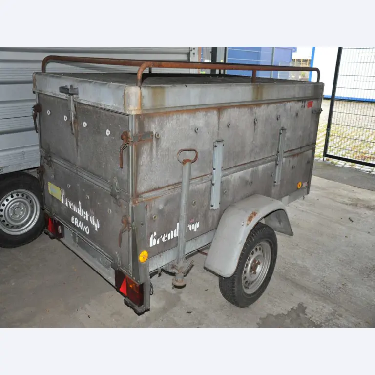 Equipos de taller y fontanería de la zona portuaria-2