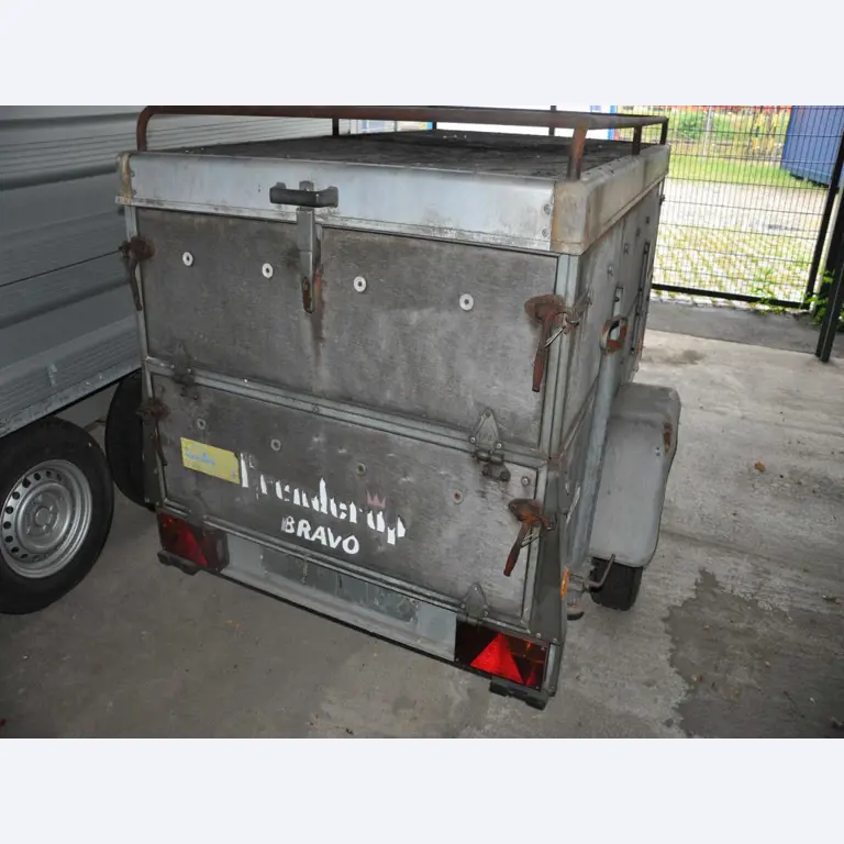 Equipos de taller y fontanería de la zona portuaria-1