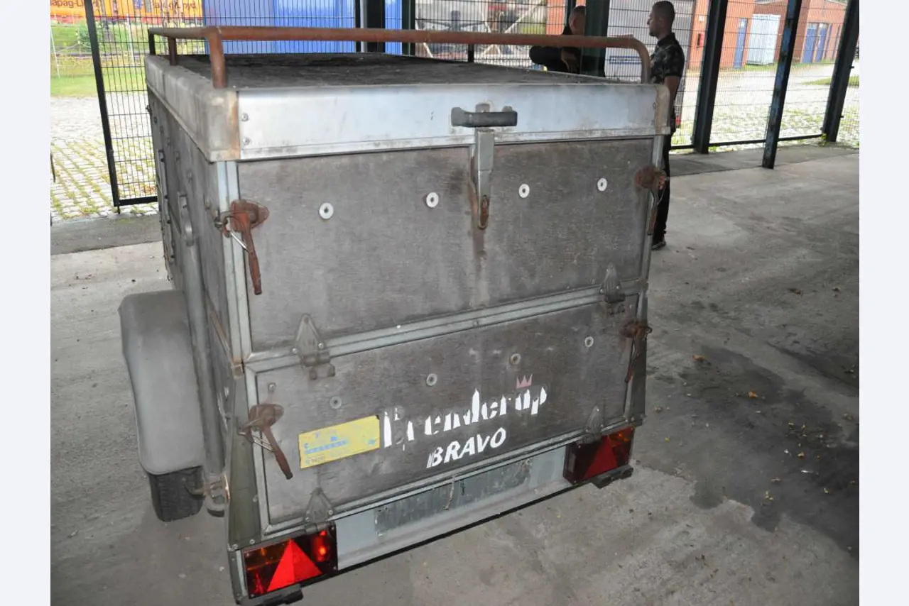 Equipos de taller y fontanería de la zona portuaria-3