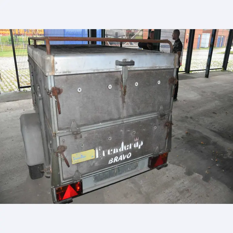 Equipos de taller y fontanería de la zona portuaria-3