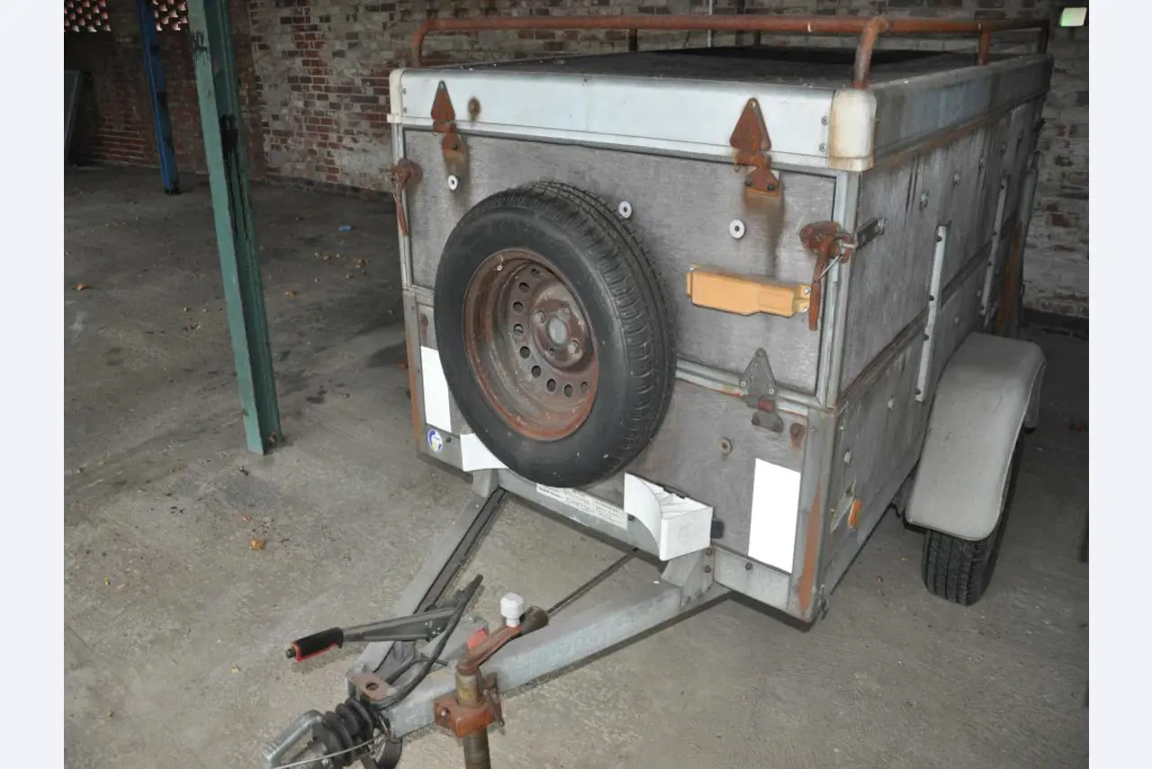 Equipos de taller y fontanería de la zona portuaria-4