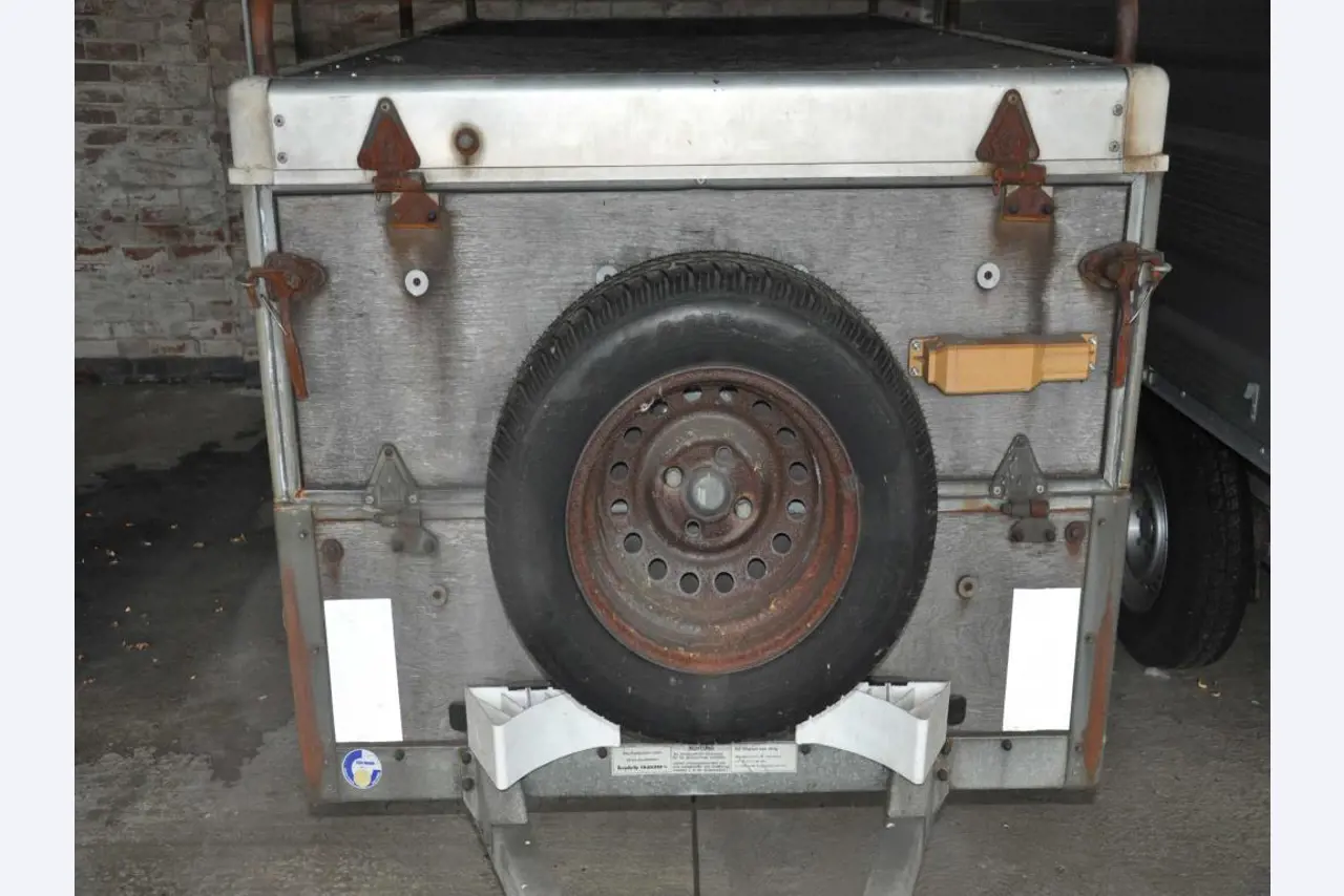 Equipos de taller y fontanería de la zona portuaria-5