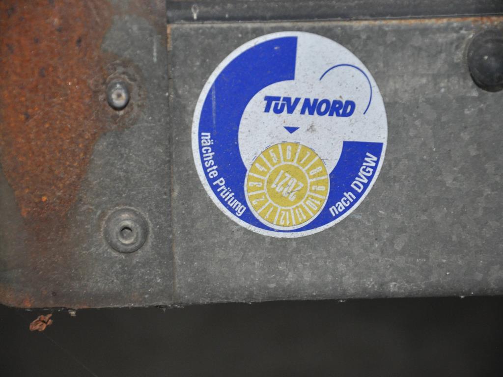 div. Kantineneinrichtung sowie Werkstattzubehör aus dem Hafenumfeld-9