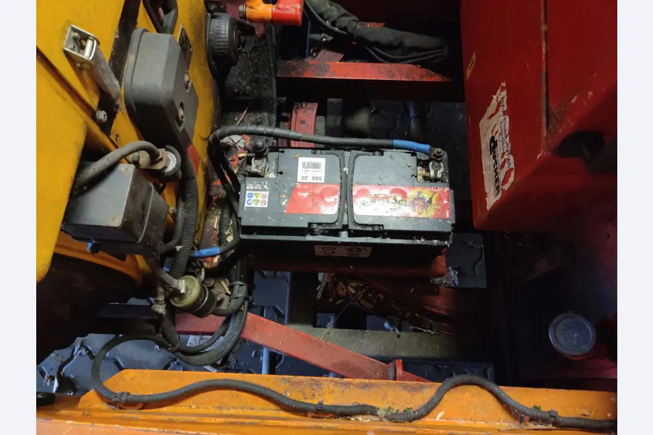 Različna oprema za menze in delavnice z območja pristanišča-10