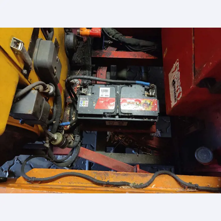 Različna oprema za menze in delavnice z območja pristanišča-10