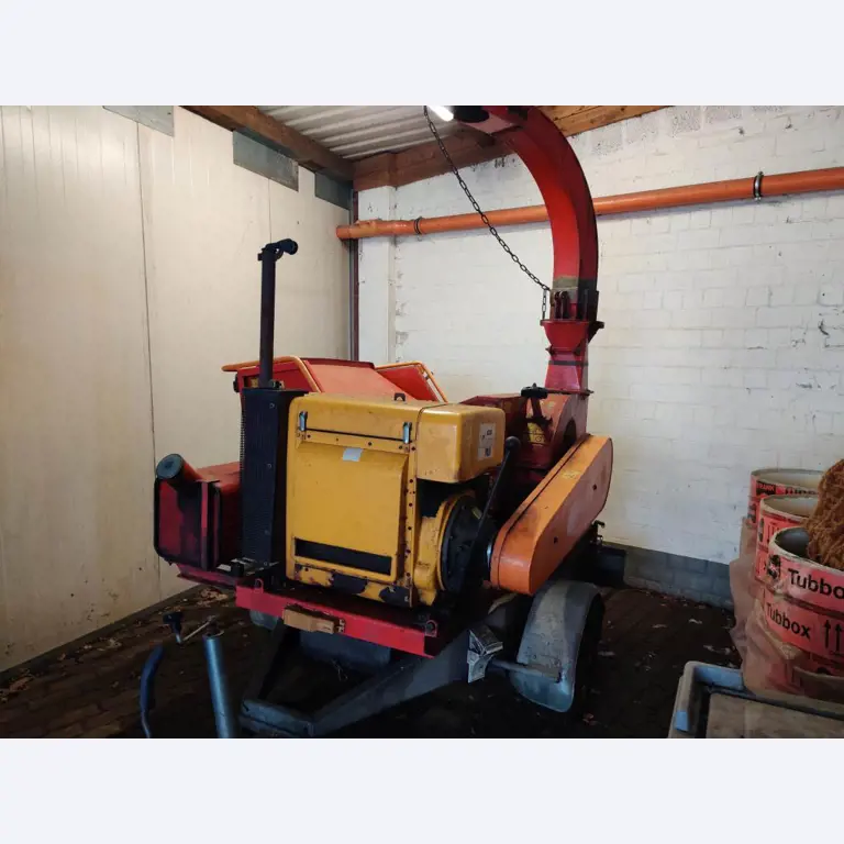 Različna oprema za menze in delavnice z območja pristanišča-11