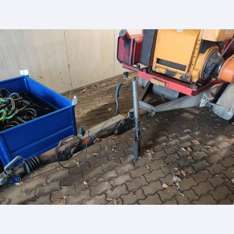 Različna oprema za menze in delavnice z območja pristanišča-12