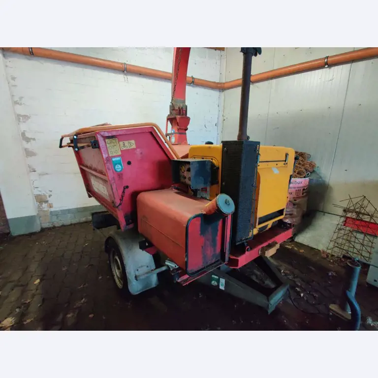 Različna oprema za menze in delavnice z območja pristanišča-14