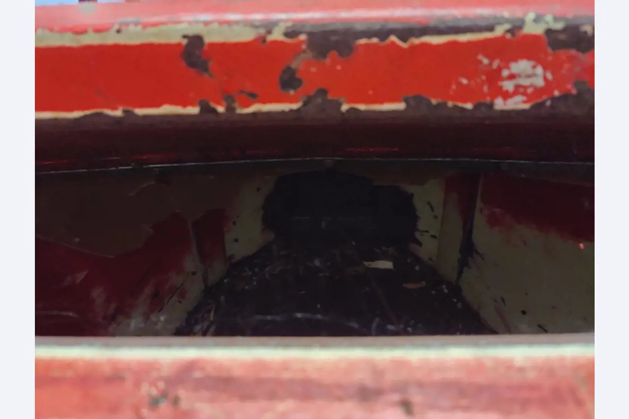 Različna oprema za menze in delavnice z območja pristanišča-15