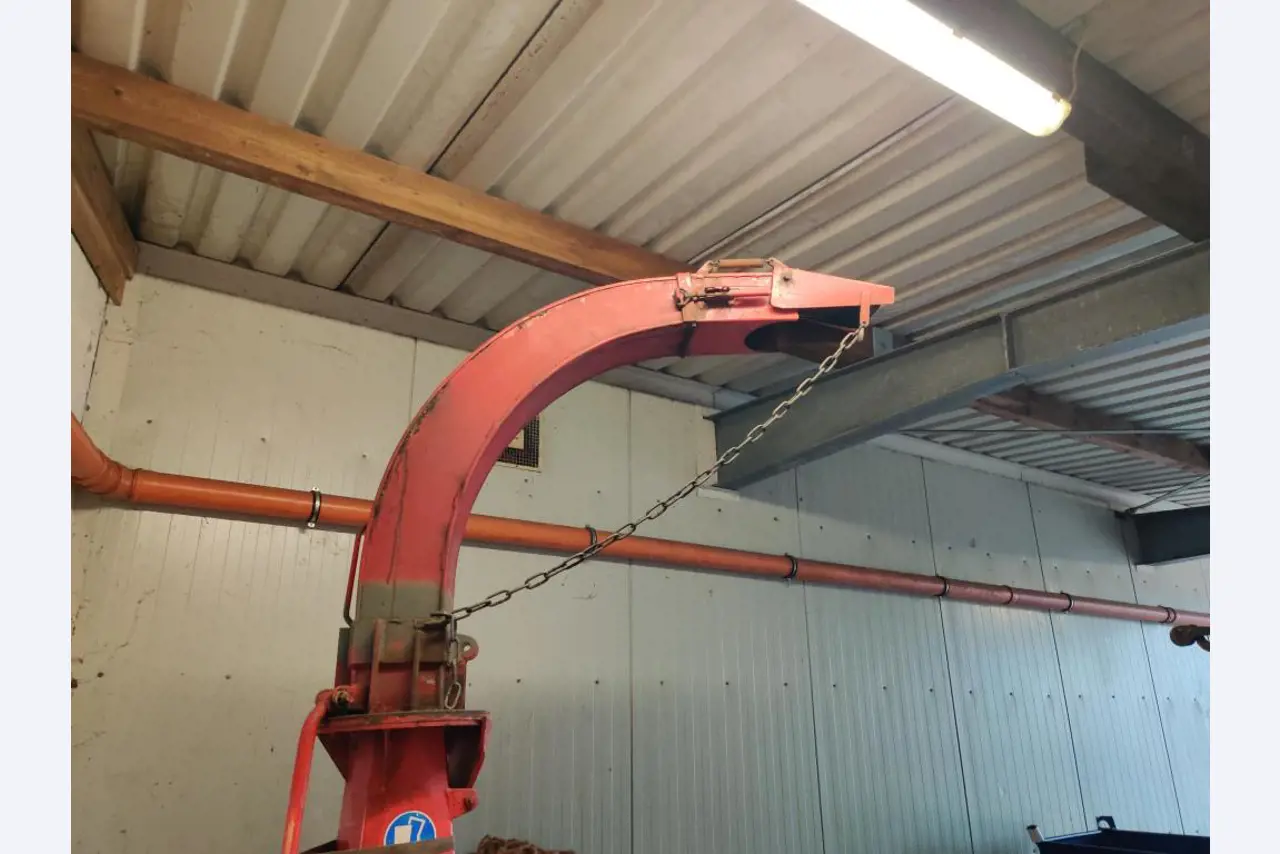 Različna oprema za menze in delavnice z območja pristanišča-18