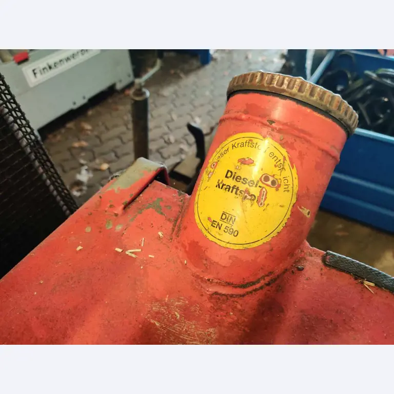 Različna oprema za menze in delavnice z območja pristanišča-19