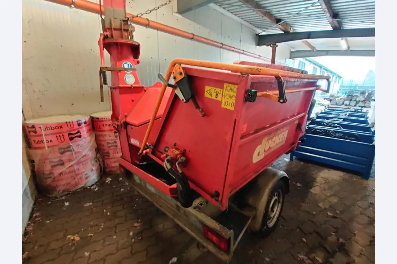 Werkplaats/benodigdheden voor loodgieterswerk uit het havengebied-1