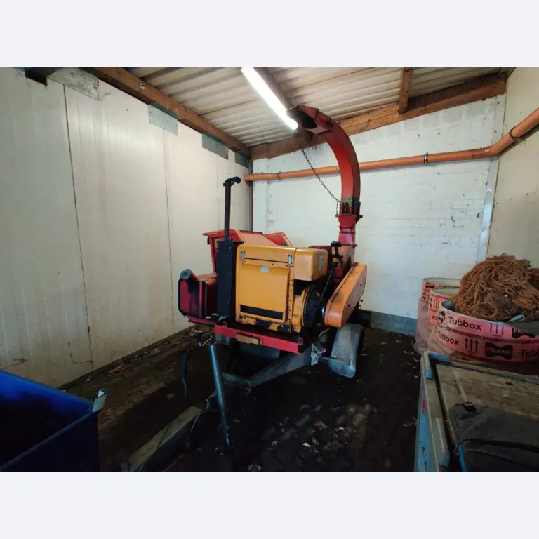 Različna oprema za menze in delavnice z območja pristanišča-20