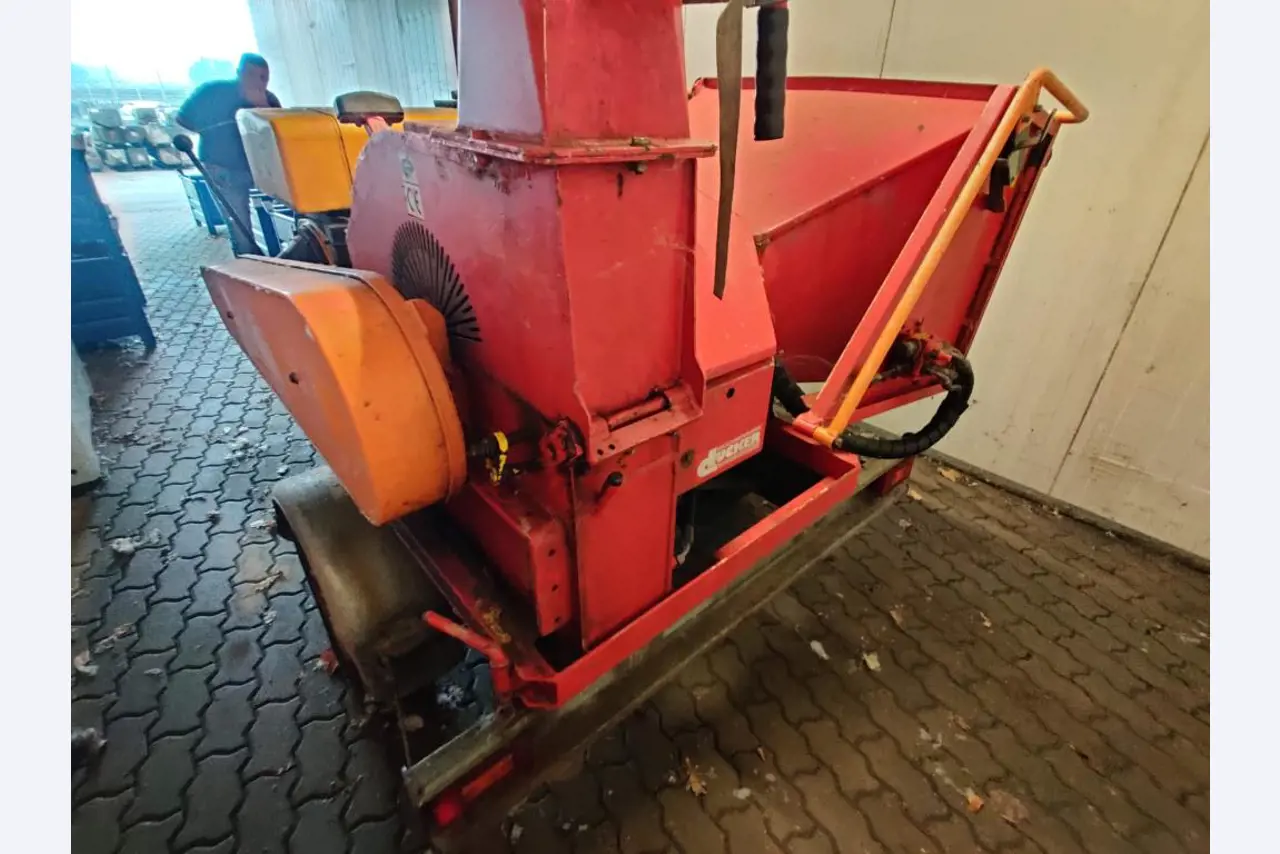 Werkplaats/benodigdheden voor loodgieterswerk uit het havengebied-2